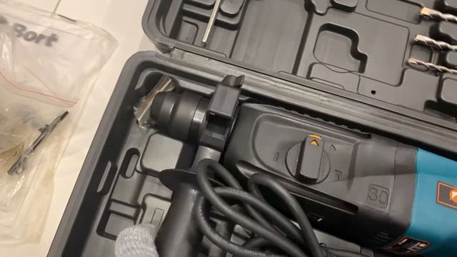 Электрический перфоратор BORT BHD-900 Первые впечатления смотреть онлайн