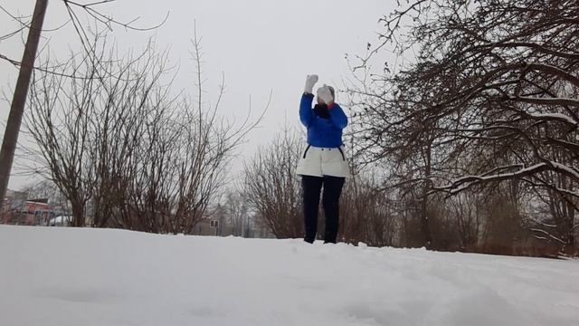 25.02.2023. Прохладно, однако - телефон замёрз - пою сама... смотреть онлайн