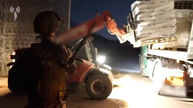 ЦАХАЛ передает гуманитарную помощь сирийским беженцам смотреть онлайн