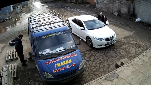 Пример дневной записи с видеокамеры Hikvision DS-2CD2132i смотреть онлайн