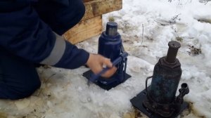 Как поднять дом домкратами | Технология работы домкрата зимой часть 1.