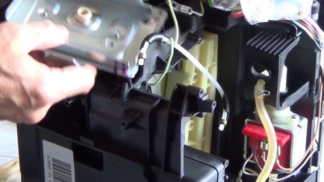 Delonghi ESAM 3000 Repair не идёт вода помпа работает тихо ремонт кофемашины