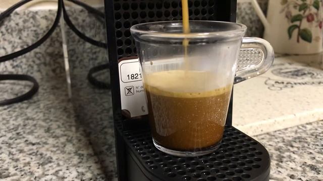 Nespresso Essenza Mini Crema смотреть онлайн