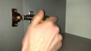 Как отрегулировать дверцы шкафа и мебели. Регулировка петель самому,