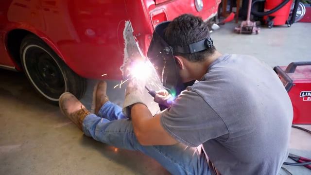 I Tried Flipping A Classic 1966 Ford Mustang For Profit смотреть онлайн