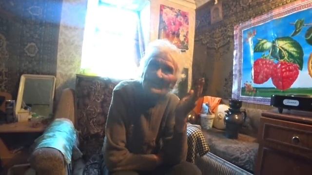 ХОТЕЛ ПОДАРИТЬ ДОМ БАБУШКЕ ?БАБУШКА ВЫБРАЛА ЖИЗНЬ В ИЗБУШКЕ?ДЕТИ НА ПЕРВОМ МЕСТЕ ПУСТЬ ОНИ АЛКАШИ смотреть онлайн