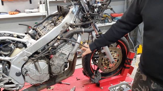 Разборка мотоцикла Honda CBR600F3 смотреть онлайн