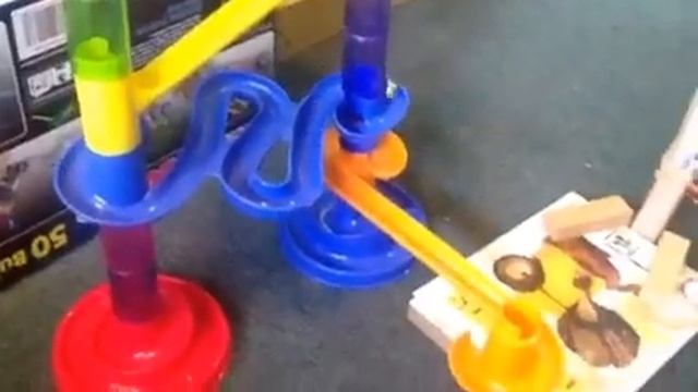 Rube Goldberg Machine: How to Turn On a Light смотреть онлайн