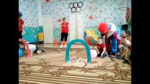 Игры в детском саду с Клоуном и Незнайкой