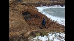 Расширение пруда. Пруд в деревне. Докопался до ключа