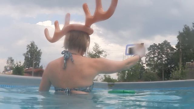БАССЕЙН!🤽 Рогатые игры в бассейне!/Как мы проводим время! смотреть онлайн