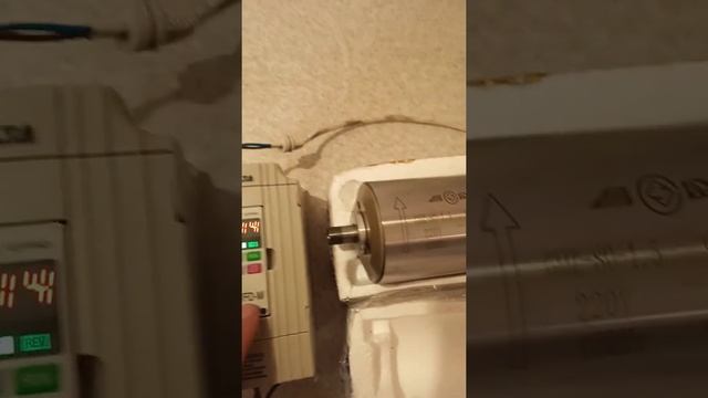 Проверка шпинделя GDZ-80-1.5 (220В 400Гц ER11) водяного охлаждения смотреть онлайн