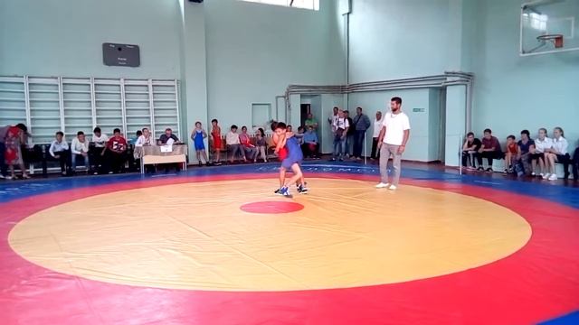 Волчанский Денис 1 схватка в 41 кг Луганск смотреть онлайн
