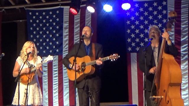 Rhonda Vincent & The Rage / Is The Grass Any Bluer смотреть онлайн