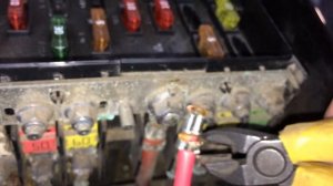 Коварная клемма питания электроусилитея руля Пассат Б6 Passat B6