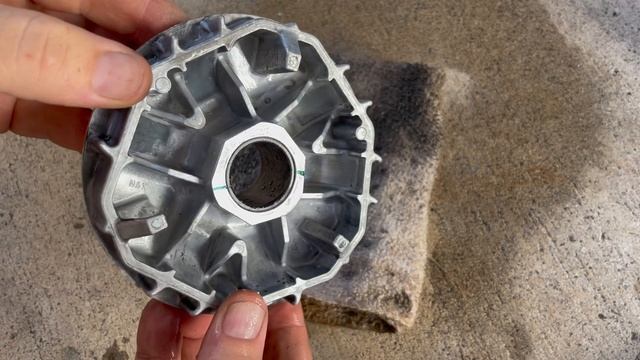 Honda PCX 125 - CVT Removal / Installation - Variator, Clutch, Drive Belt, Rollers смотреть онлайн