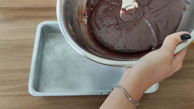 BROWNIE FÁCIL COM CARAMELO | EASY BROWNIE WITH CARAMEL смотреть онлайн