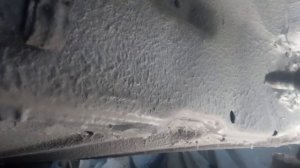 Нанесение полиуретанового герметика на днище авто