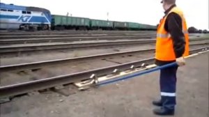 Работа регулировщика скорости движения вагонов