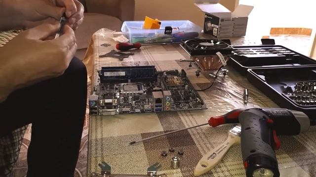 Asus B85M-G Plus/USB 3.1 MotherBoard in Dell XPS 8700 with Cooler Master GeminII M5 LED смотреть онлайн