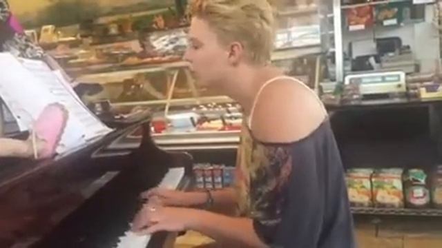 Sonya plays at the Grandma's Deli in Hollywood смотреть онлайн