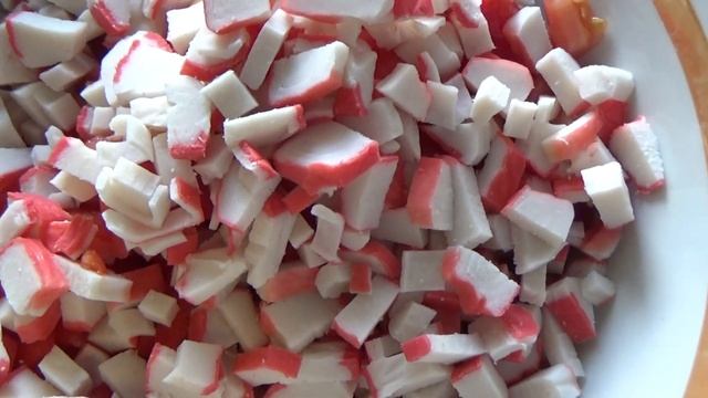 Салат "Красное море" с крабовыми палочками/Когда нужно вкусно и быстро приготовить закуску смотреть онлайн