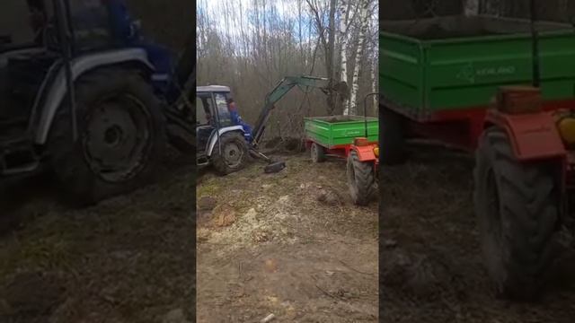 Погрузка земли навесным экскаватором смотреть онлайн