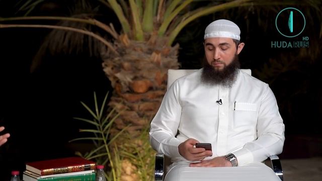 Обязан ли муж предоставить жене отдельное от родителей жилье? | Шейх Халид аль-Фулейдж смотреть онлайн