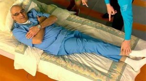 Как повернуть лежачего больного. Жить здорово! Фрагмент выпуска от 30.03.2015