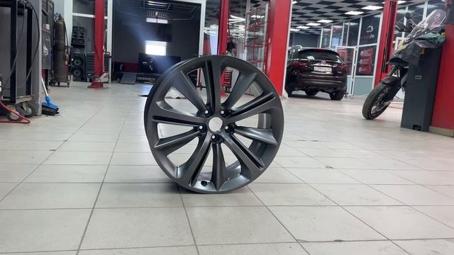 Изменение дизайна литых дисков от автомобиля Infiniti с помощью покраски и алмазной проточки смотреть онлайн