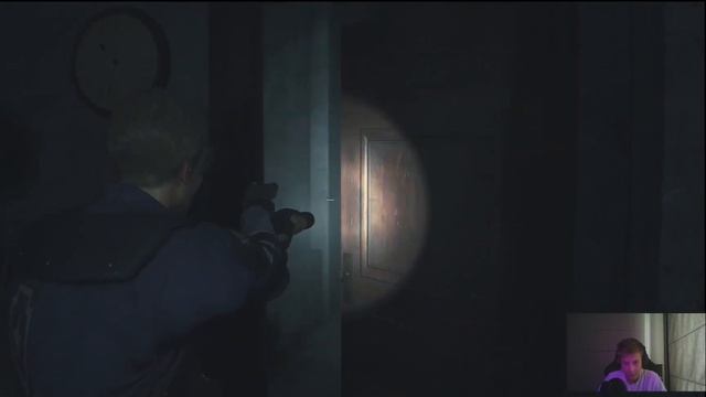 Нашел первый медальон в игре Resident Evil 2 Remake #3 смотреть онлайн