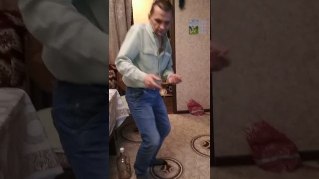 Танец Вадика под БУЙ БУЙ смотреть онлайн