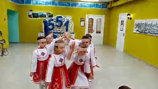 Ансамбль Задоринки г. Чебоксары Народный танец "Шанкар шанкар шыв юхать." смотреть онлайн