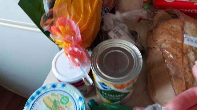 ТЫСЯЧУ ПОТРАТИЛА И НИЧЕГО ВКУСНОГО НЕ КУПИЛА / БАБУШКУ ПРИШЛИ ПРОВЕДАТЬ СЁСТРЫ С МУХАММЕДОМ смотреть онлайн
