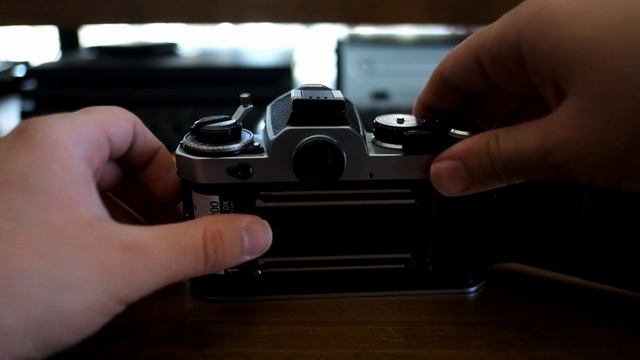 How to load & unload film to Nikon FE смотреть онлайн