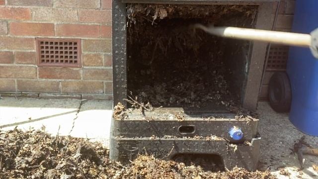 Emptying The Hotbin Composter For The First Time - I Was Not Expecting That! #hotcomposting #hotbi смотреть онлайн