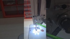 заправка верхней нити промышленной швейной машинки TYPICAL GC6890