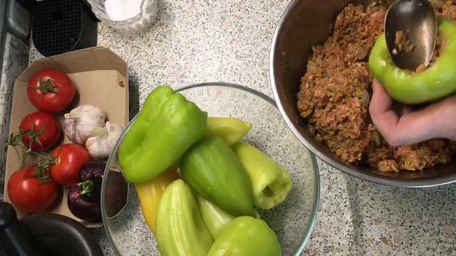 Фаршированный перец булгуром в томатно - сметанном соусе.////Stuffed Bulgur Pepper