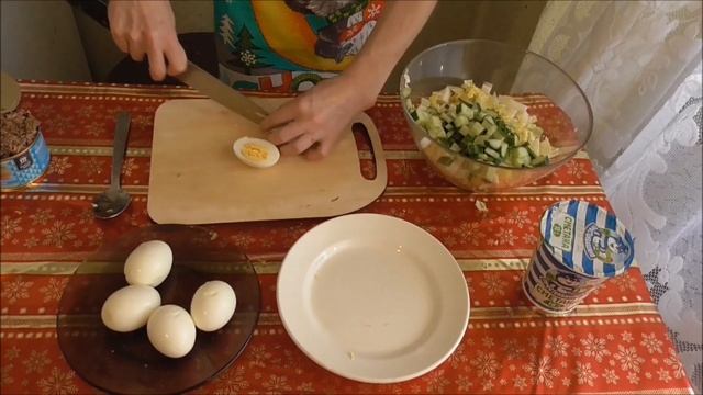 Салат с тунцом консервированным . Как приготовить салат с тунцом. Самый вкусный салат. смотреть онлайн