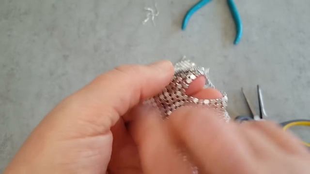 Как сделать серьги из металлической сетки за 5 минут. DIY how to make earrings from metal mesh смотреть онлайн
