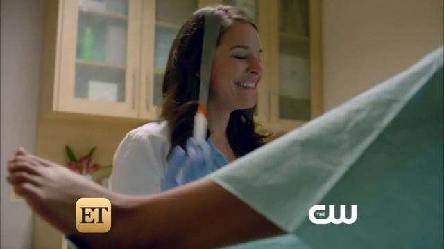 'Jane the Virgin' Star Gina Rodriguez Reveals Real-Life Health Scare смотреть онлайн