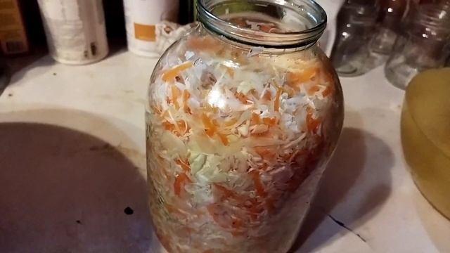 Хороша закуска- квашена капустка!!! смотреть онлайн
