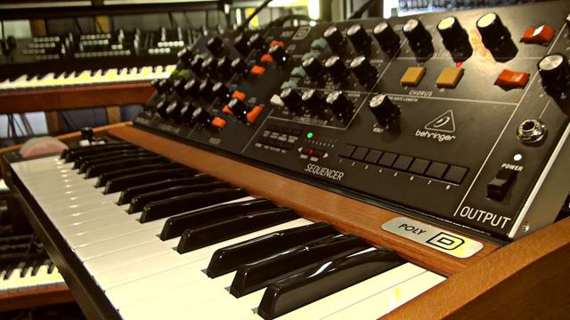 Behringer POLY D смотреть онлайн