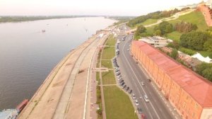 Нижне-Волжская набережная, сверху. (4K) Nizhne-Volzhskaya embankment and the river Volga.