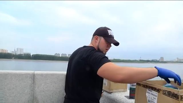 Шедевры из обычного листа пластика и автомобильных красок создает художник из Благовещенска. смотреть онлайн