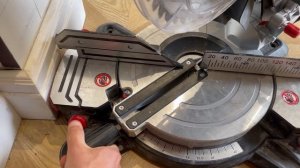 Торцовочная пила Metabo KS 216 M Lasercut. Поворот стола