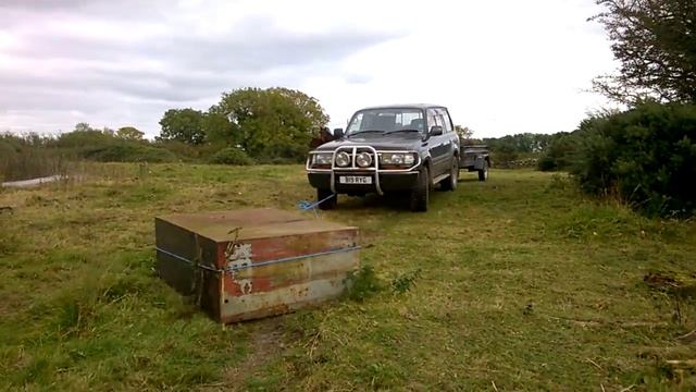 Toyota Land Cruiser 80 pulling out old tank смотреть онлайн