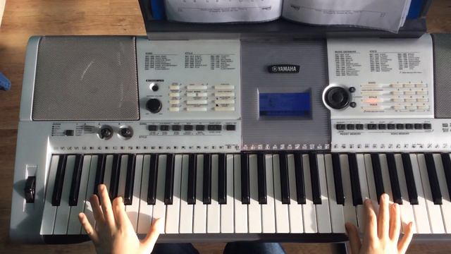 DZIEŃ JEDEN W ROKU - CZERWONE GITARY - KEYBOARD ERNI смотреть онлайн