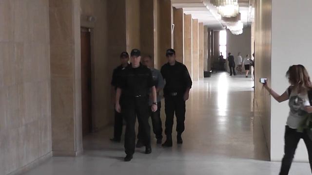 любомир симеонов влиза в съда смотреть онлайн