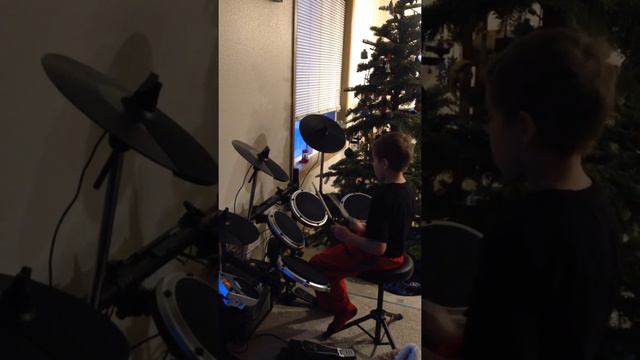 9 year olds new Behringer drums смотреть онлайн